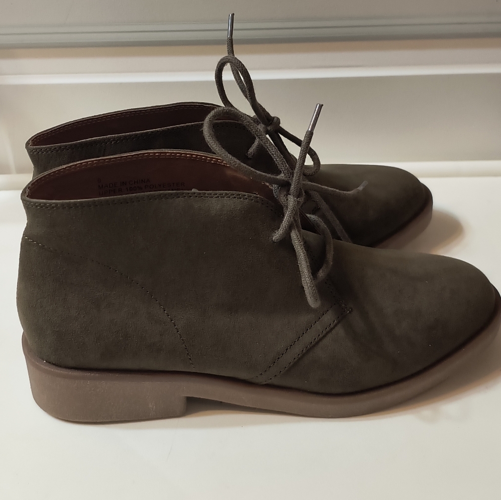 American Eagle Suede Chukka Boots Olive Green Desert Booties Women’s 9 Gorpcore